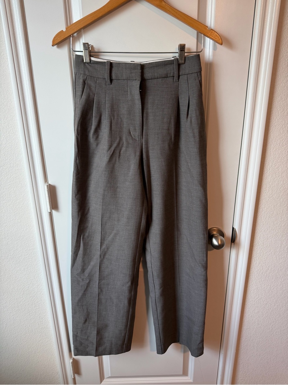Aritzia Wilfred Effortless Pant High-Rise + Wide Leg Pleated Front